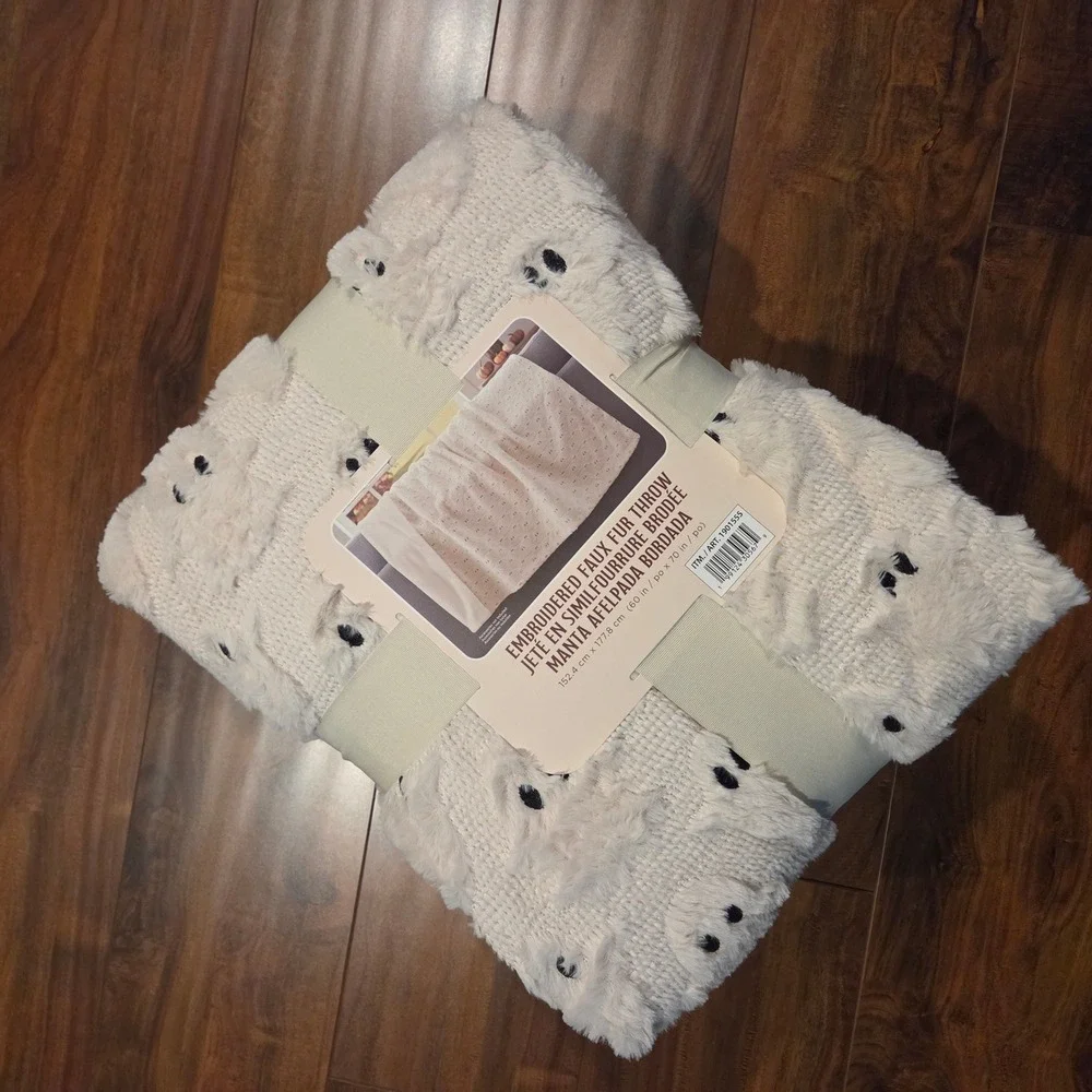 Ghost Faux Fur Throw Blanket Viral Costco Halloween 60x70 White New